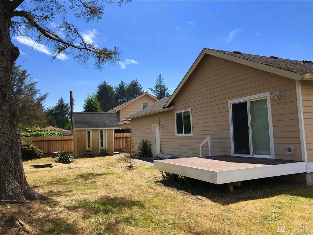Property Photo:  200 S Narwhal Lp SW  WA 98569 