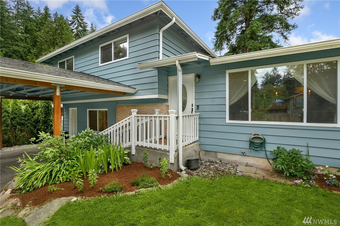 Property Photo: 218 Meadow Place SE WA 98208