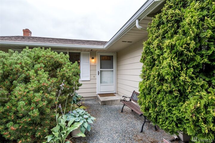 Property Photo:  4012 Commercial Ave  WA 98221 