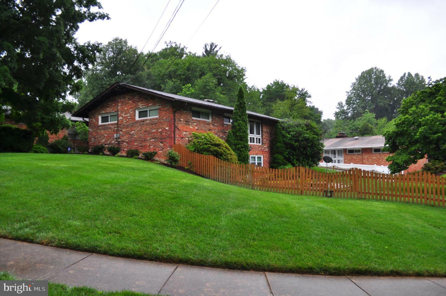 Property Photo: 10007 Spring Lake Terrace VA 22030