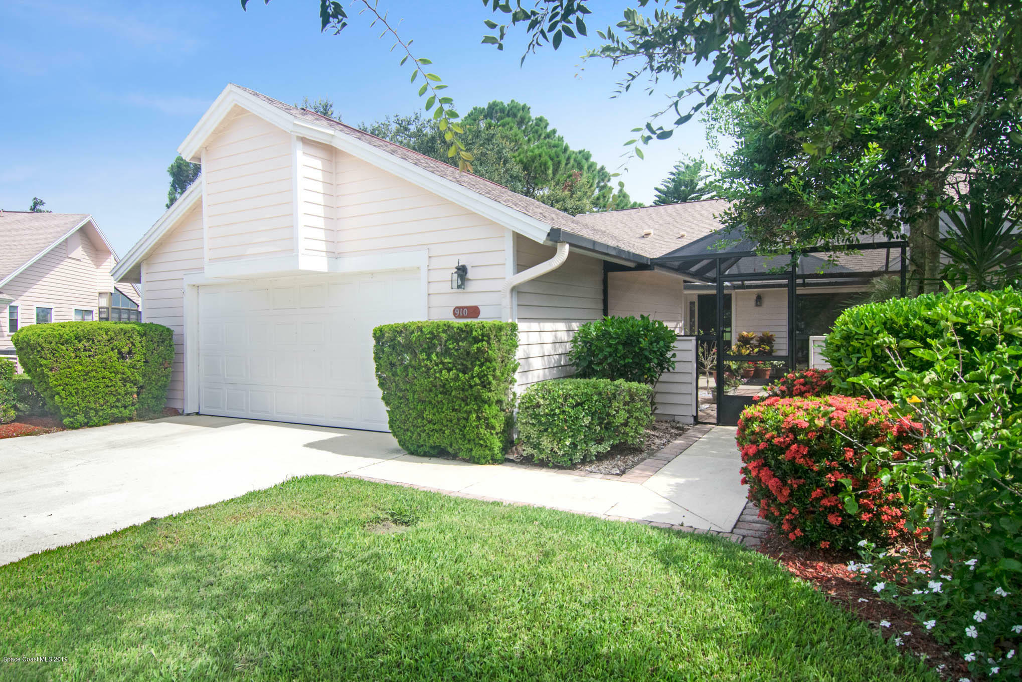 Property Photo:  910 Ridge Lake Drive  FL 32940 