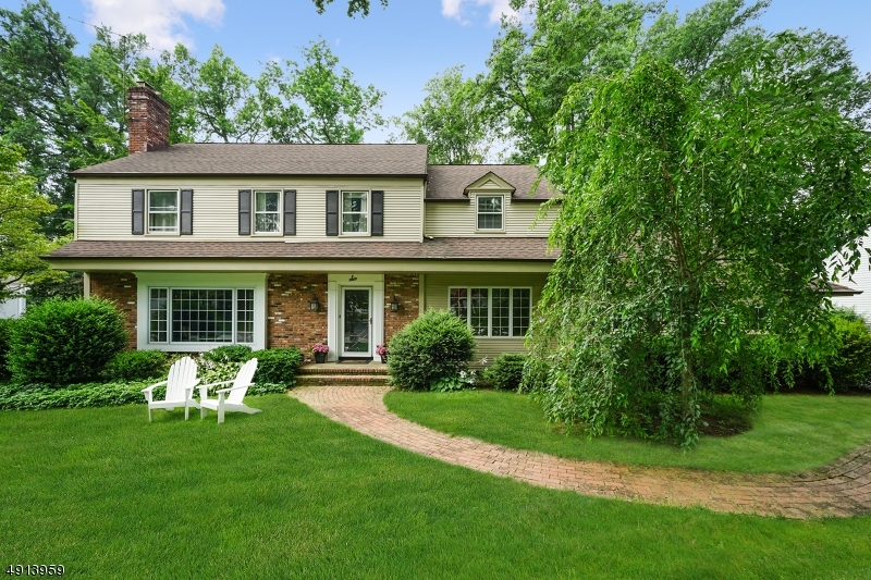 Property Photo:  6 Concord Ln  NJ 07960 