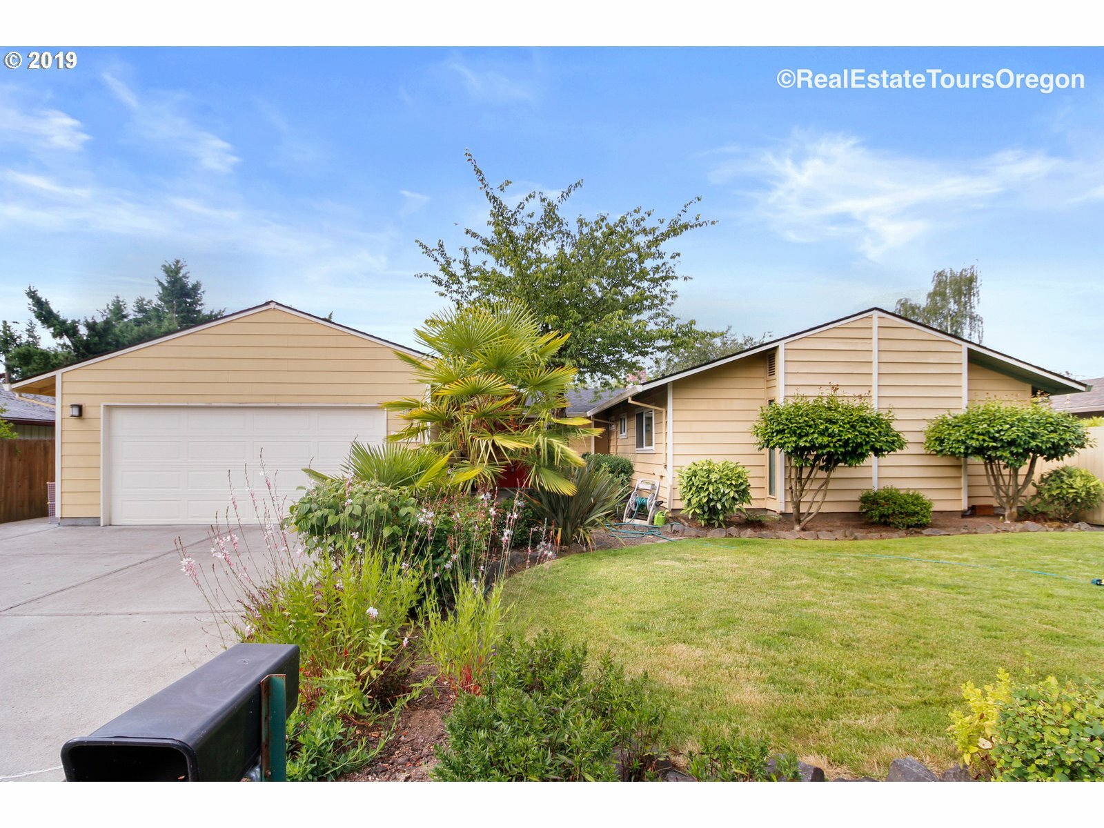 Property Photo:  13640 SW Burlwood St  OR 97005 