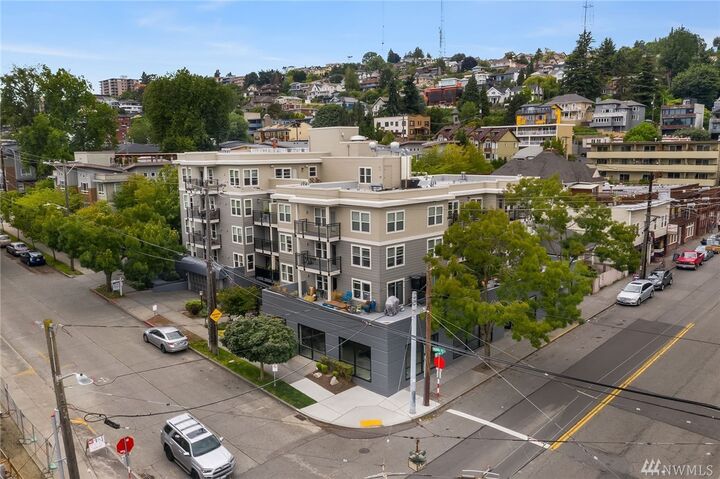 Property Photo:  420 Valley St 202  WA 98109 