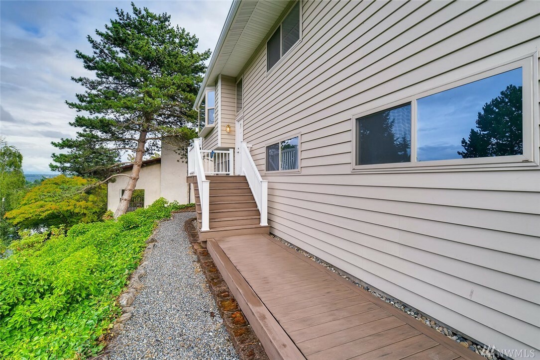 Property Photo:  4107 S 262nd Place  WA 98032 