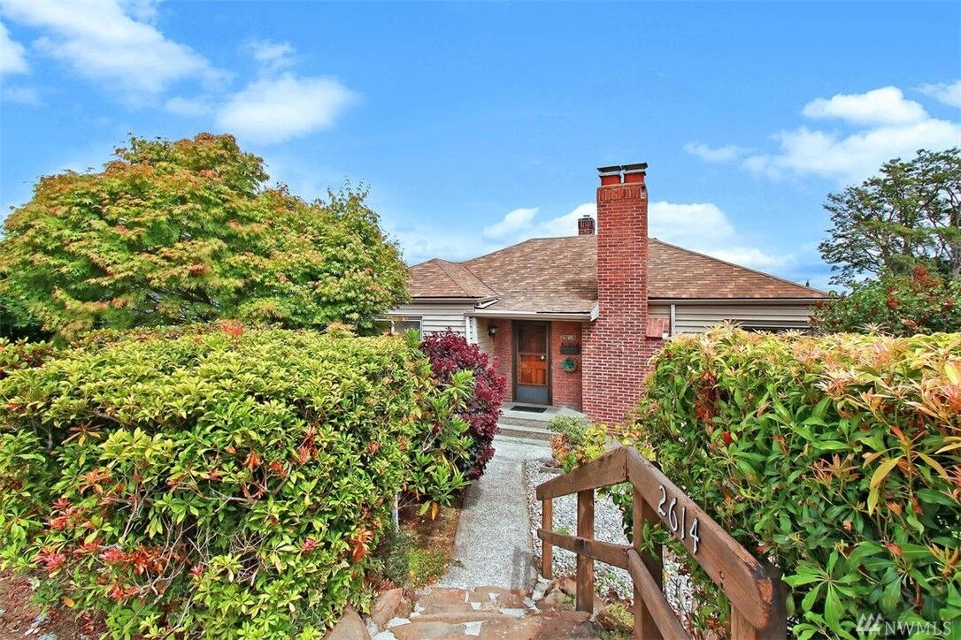 Property Photo:  2614 37th Ave W  WA 98199 