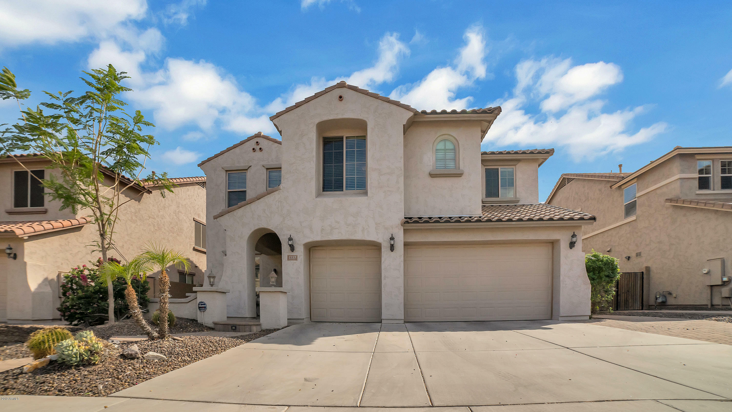 Property Photo:  5227 W Desperado Way  AZ 85083 