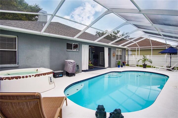 Property Photo: 3109 White Pheasant Place FL 33596