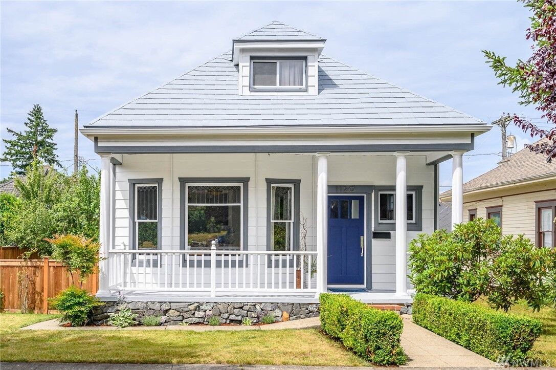 Property Photo:  1120 N Steele St  WA 98406 