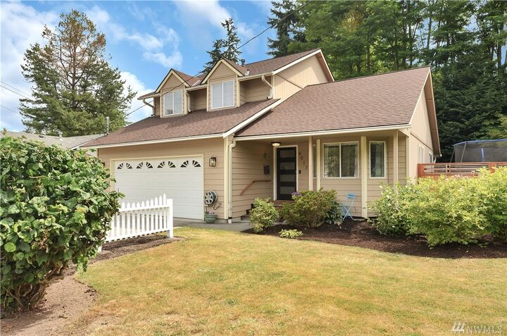 Property Photo: 4013 Grand Ave WA 98201