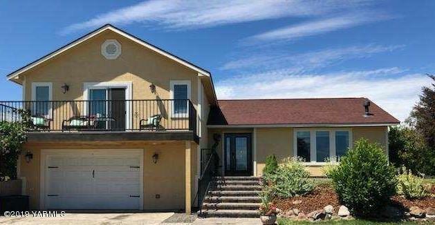 Property Photo: 3408 Langell Dr WA 98903