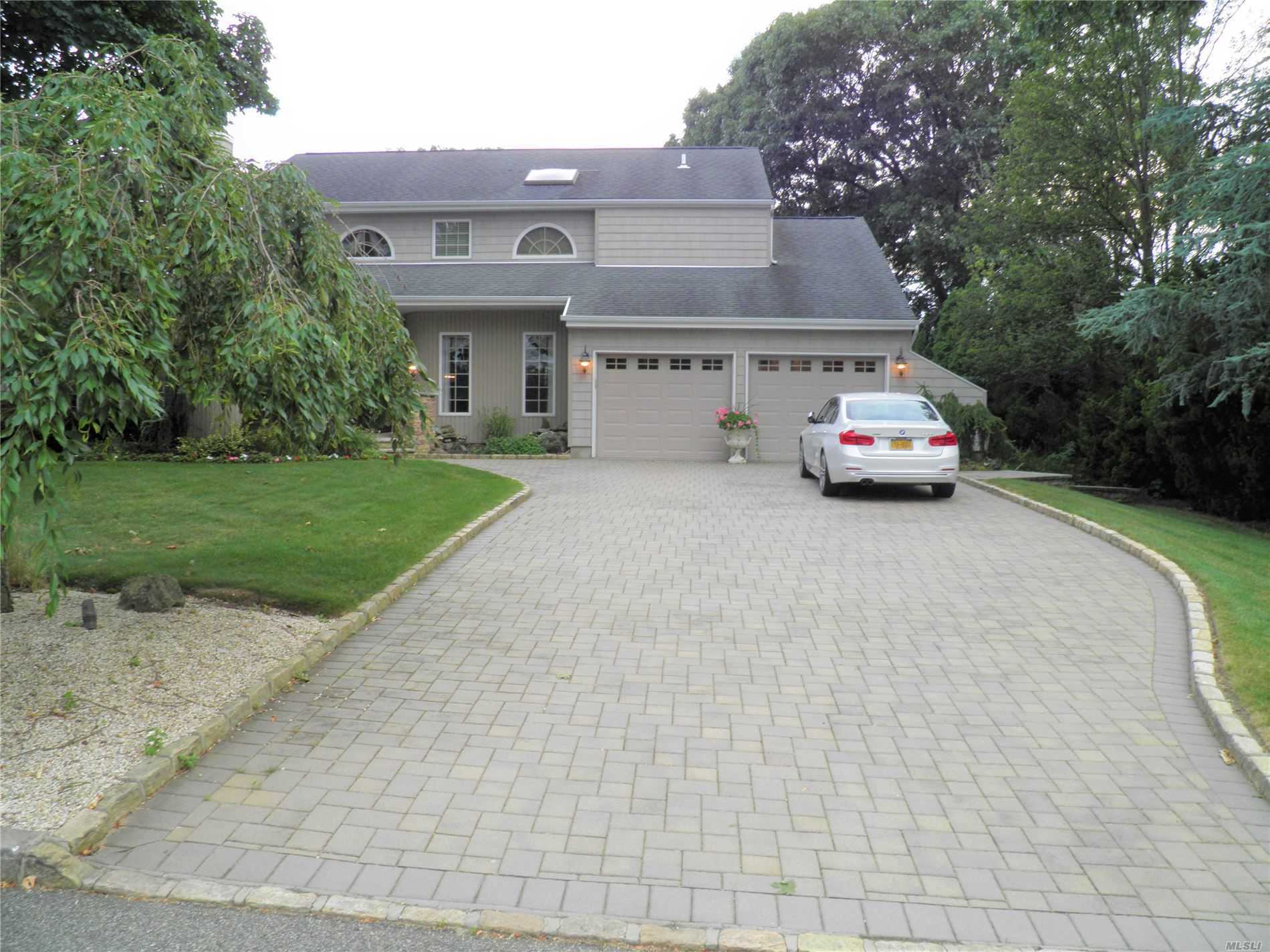 Property Photo:  20 Greene Court  NY 11788 