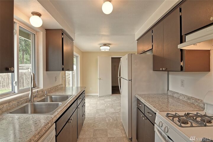 Property Photo: 6213 60th Pl NE WA 98270