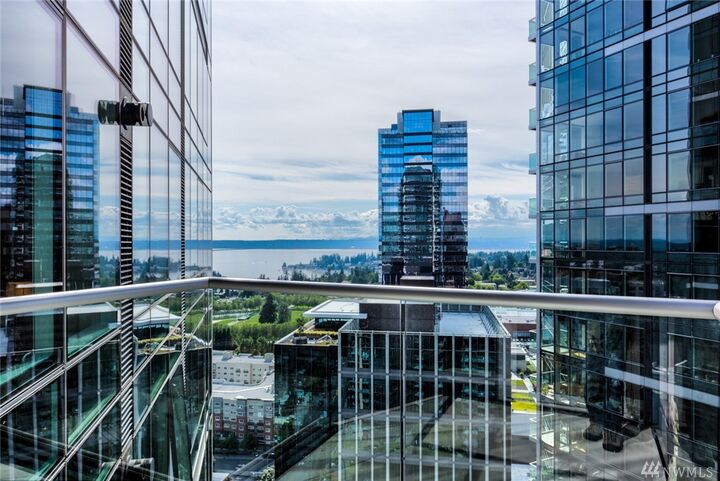 Property Photo: 10700 NE 4th Street 2806 WA 98004
