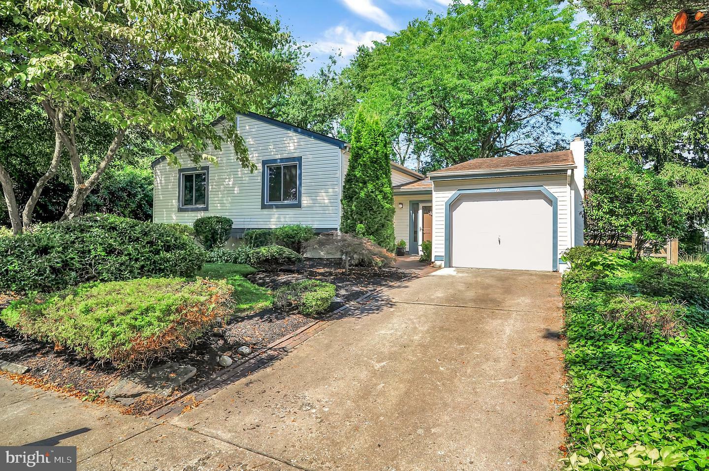 Property Photo:  15 S Fawn Drive  DE 19711 