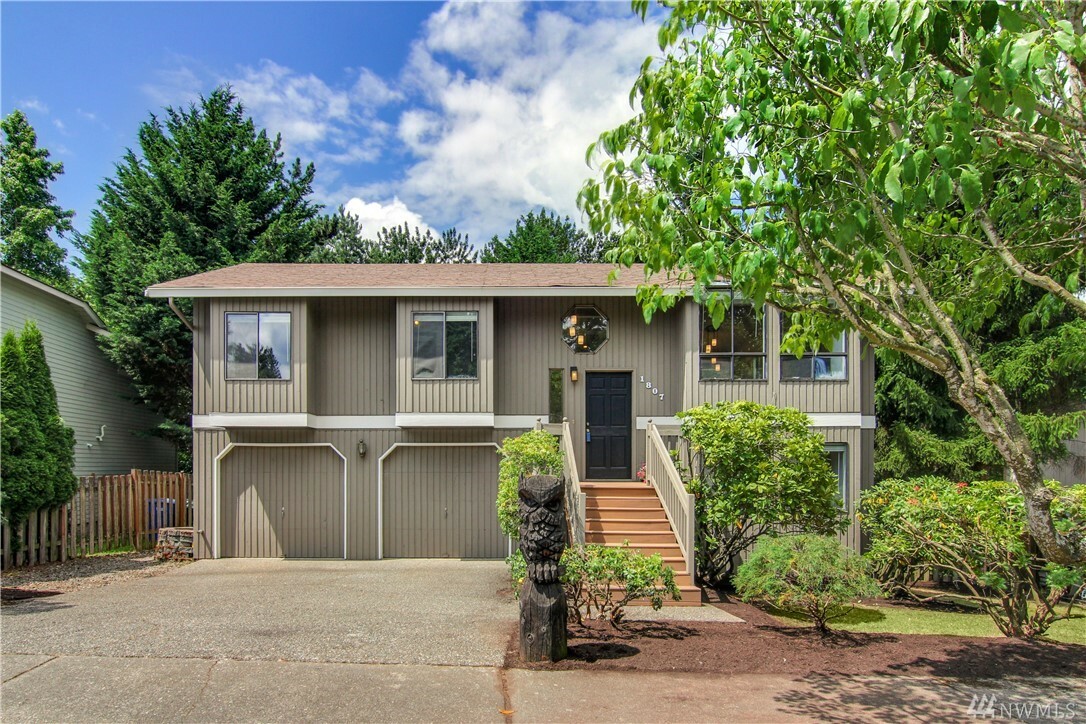 Property Photo:  1807 Monterey Ave NE  WA 98056 