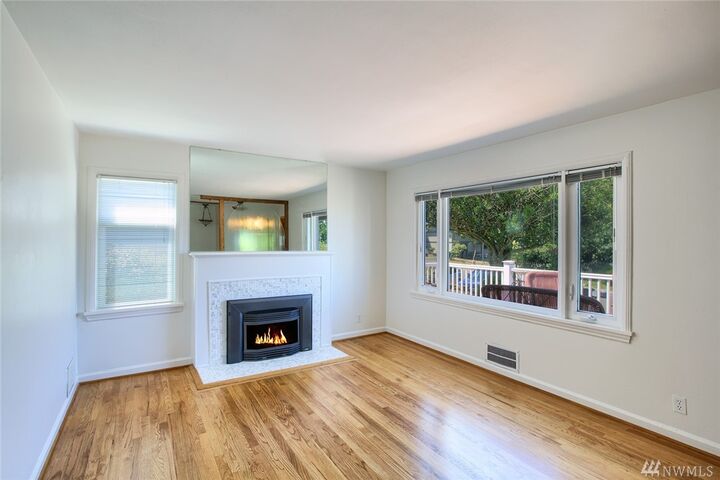 Property Photo: 10038 42nd Ave SW WA 98146