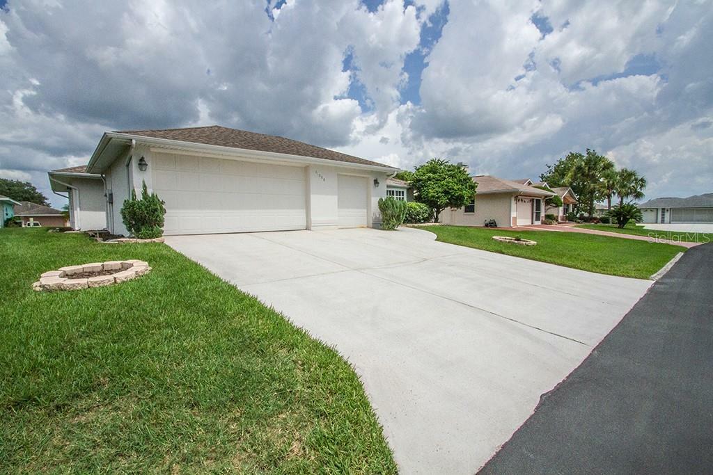 Property Photo:  11008 Twosome Drive  FL 33576 