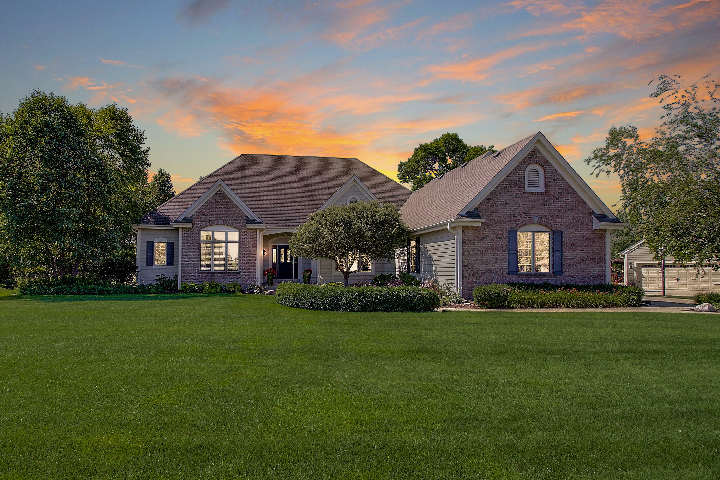 Property Photo: 1054 Oak Cir WI 53072