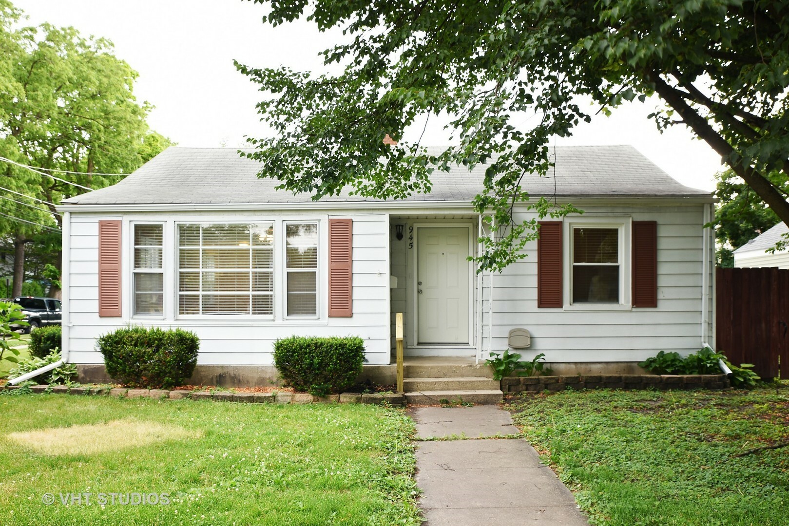 Property Photo:  945 Hill Avenue  IL 60120 