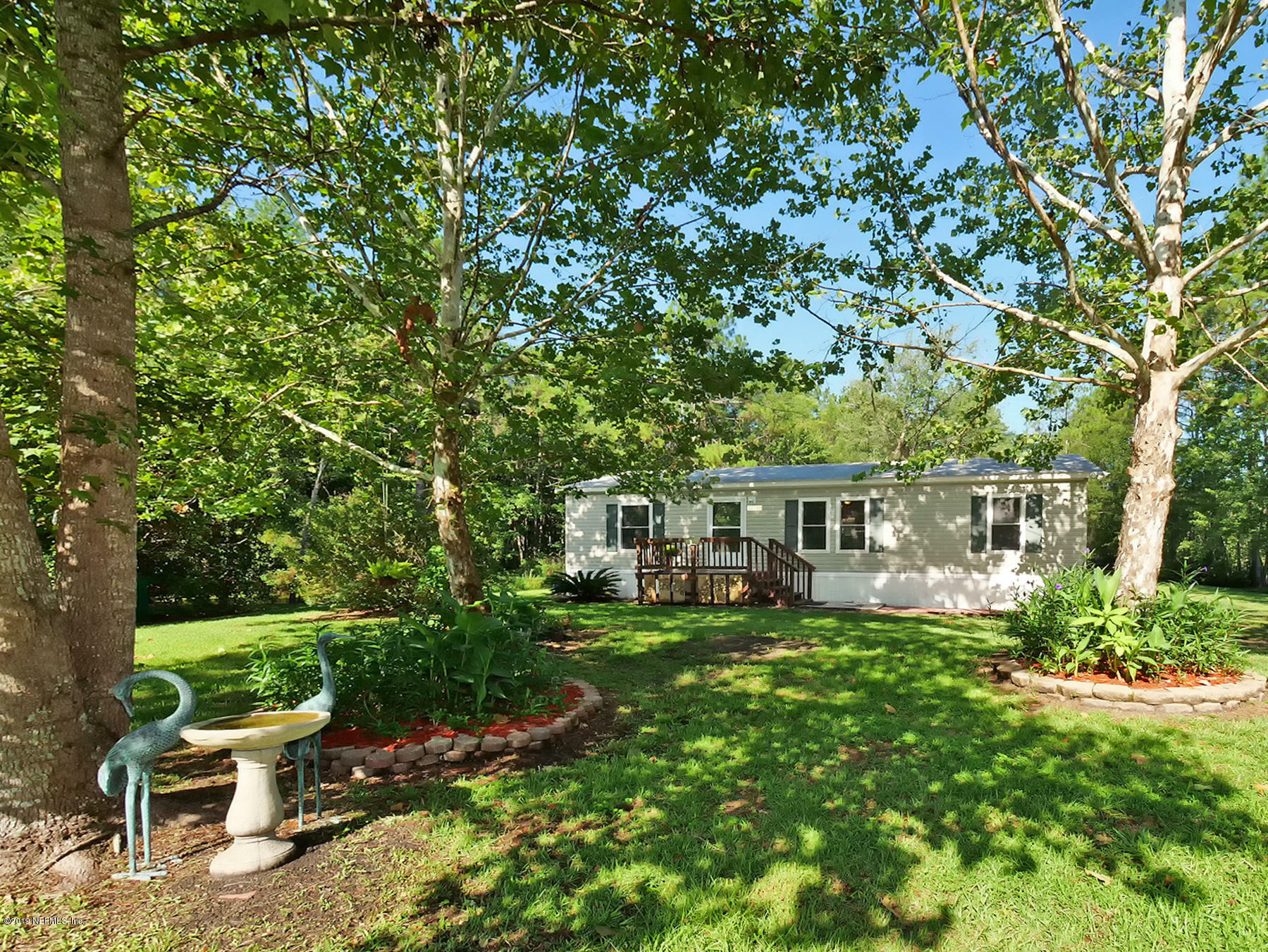 Property Photo: 44586 Maplewood Court FL 32011