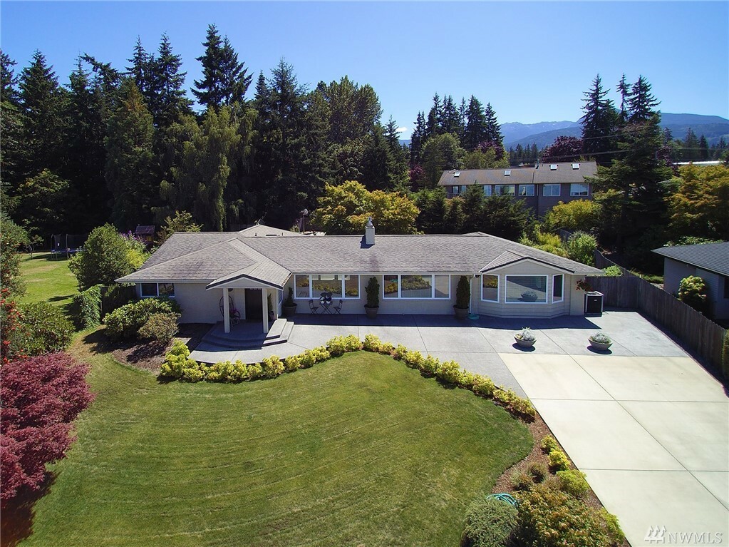 Property Photo:  731 S Alder St  WA 98362 