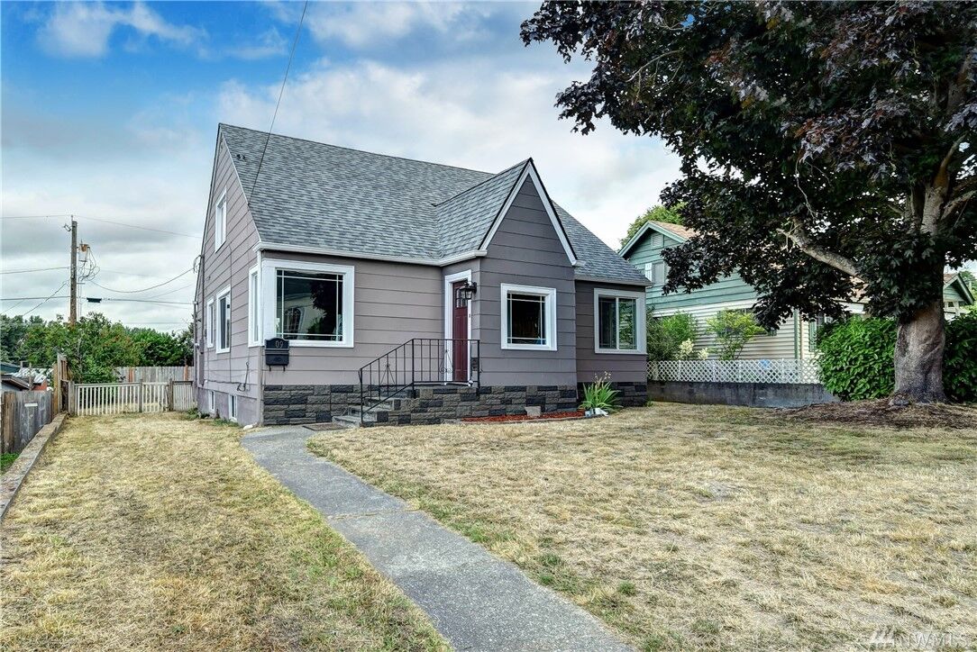 Property Photo:  209 E Cedar Street  WA 98273 