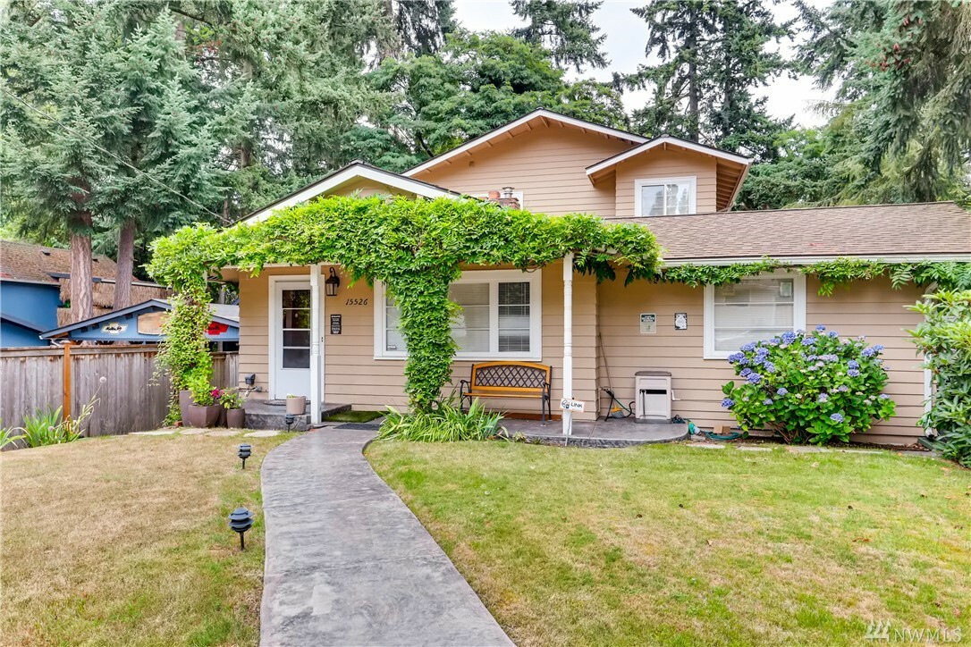 Property Photo: 15526 Interlake Ave N WA 98133
