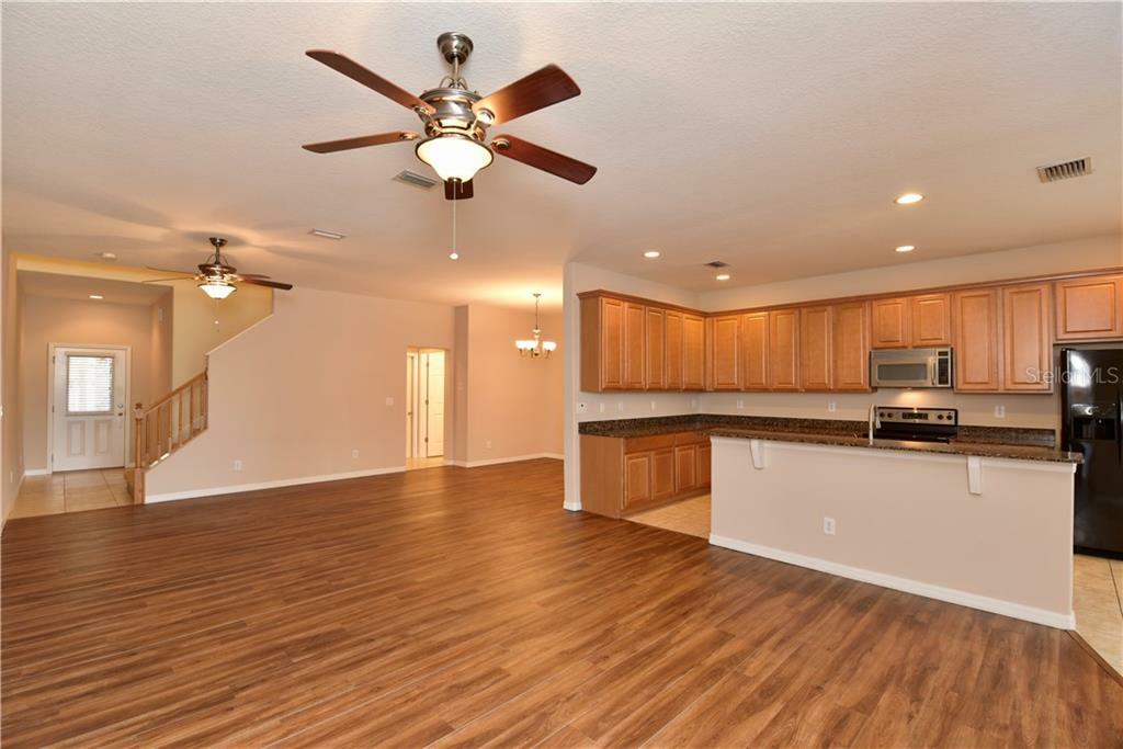 Property Photo:  1513 Hillview Lane  FL 34689 