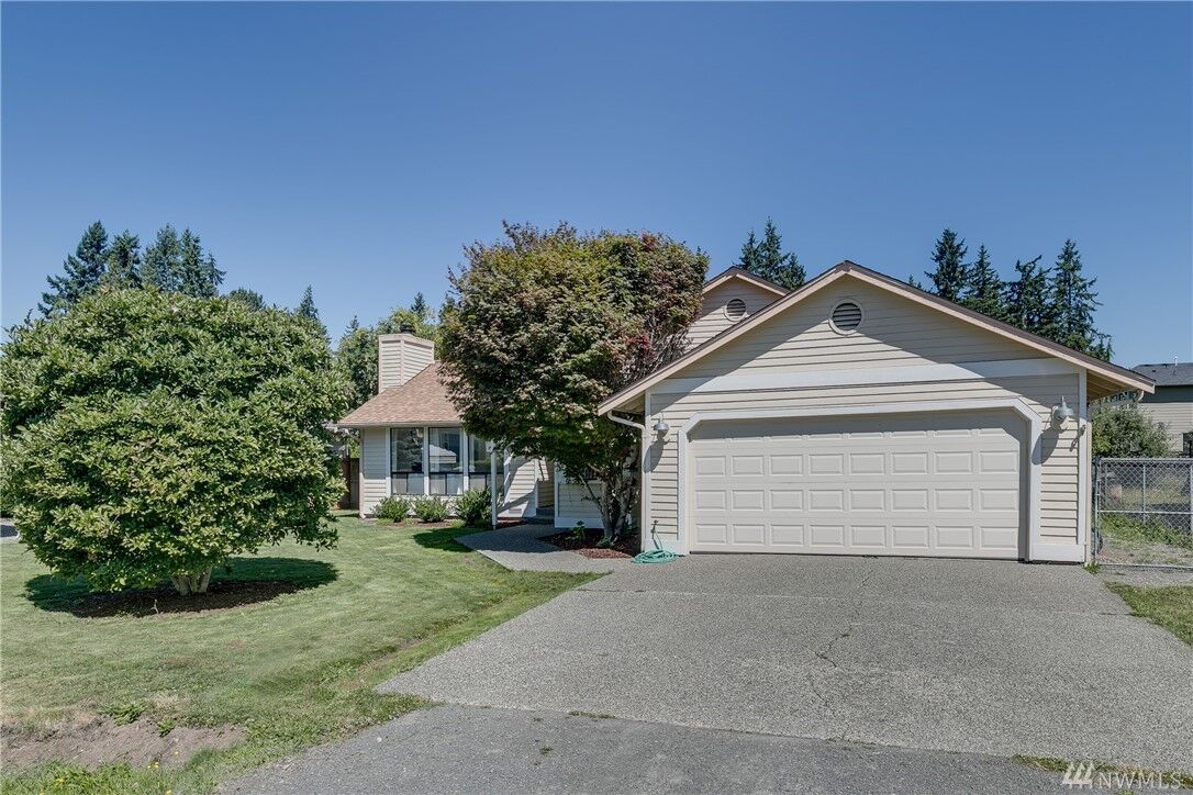 Property Photo:  5000 SE 2nd Place  WA 98059 