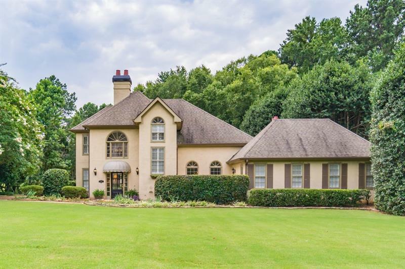 Property Photo:  450 Clubfield Drive   30075 