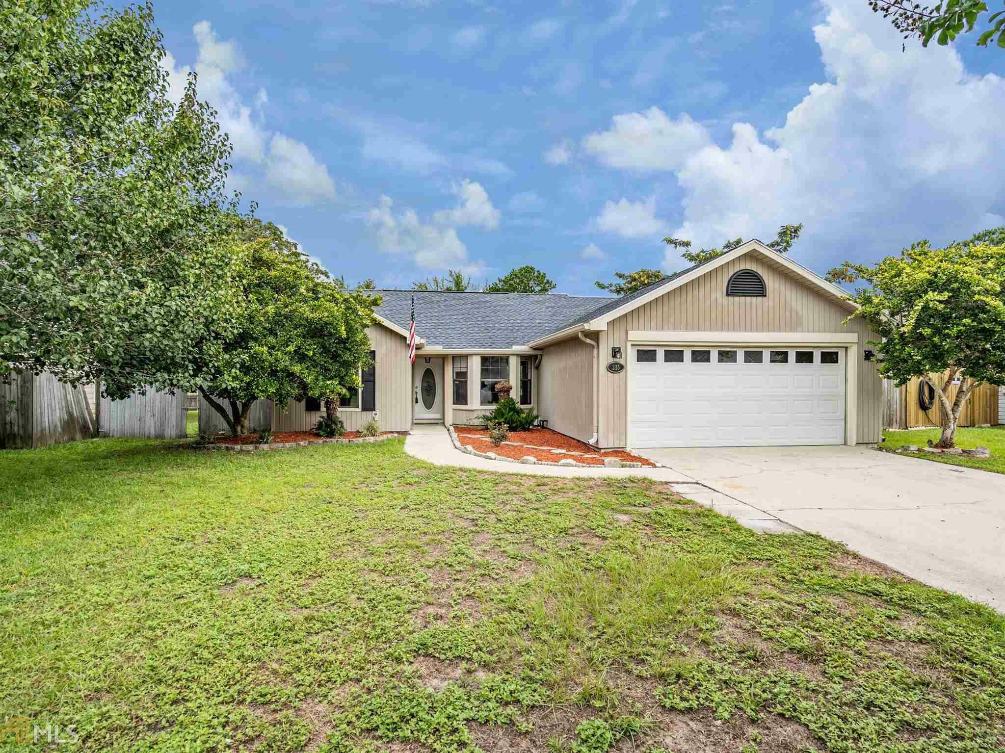 Property Photo:  215 Chestnut Ct  GA 31548 