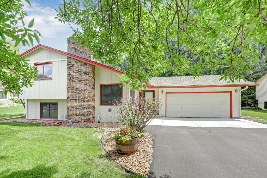 Property Photo: 10214 Nottingham Trail MN 55347