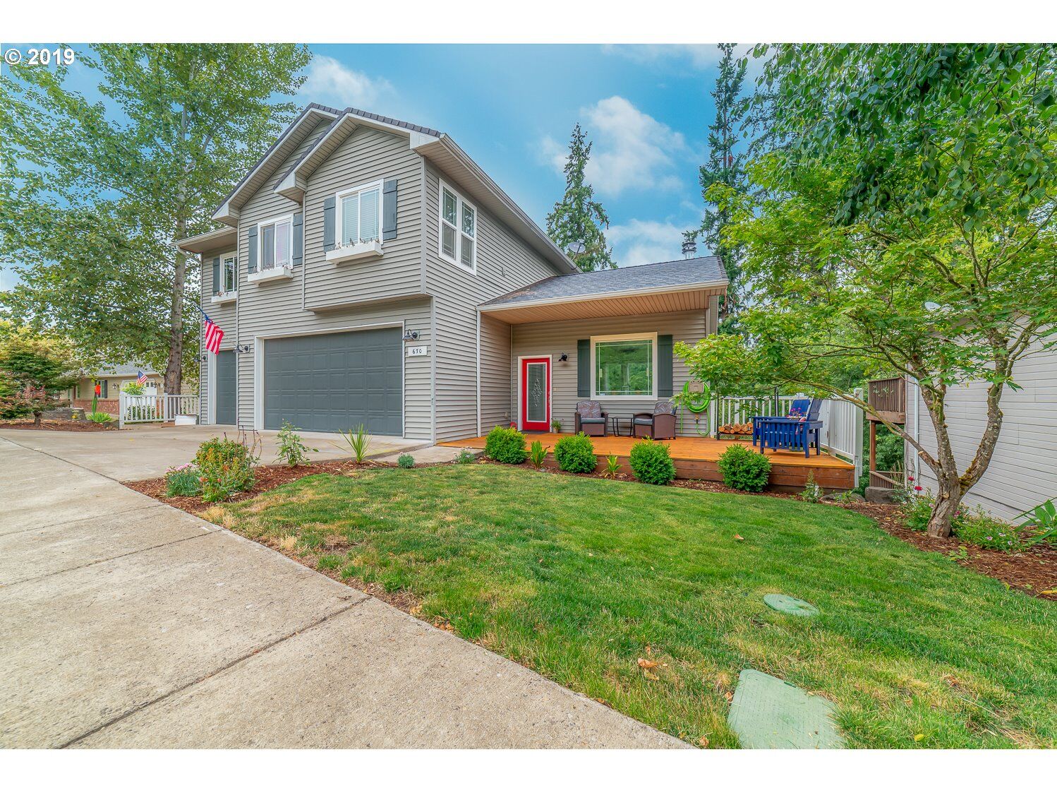 Property Photo: 670 Holly Ave OR 97424