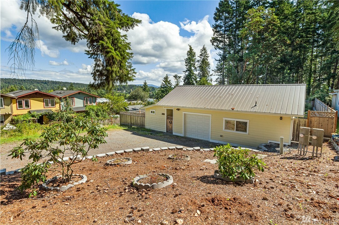 Property Photo:  1012 Park St  WA 98250 