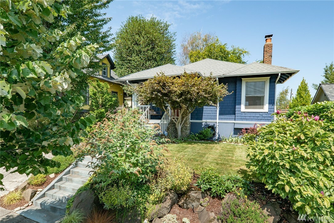 Property Photo:  938 N 84th St  WA 98103 