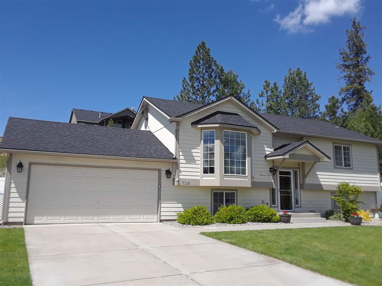 Property Photo:  728 E Country Hill Ct  WA 99208 
