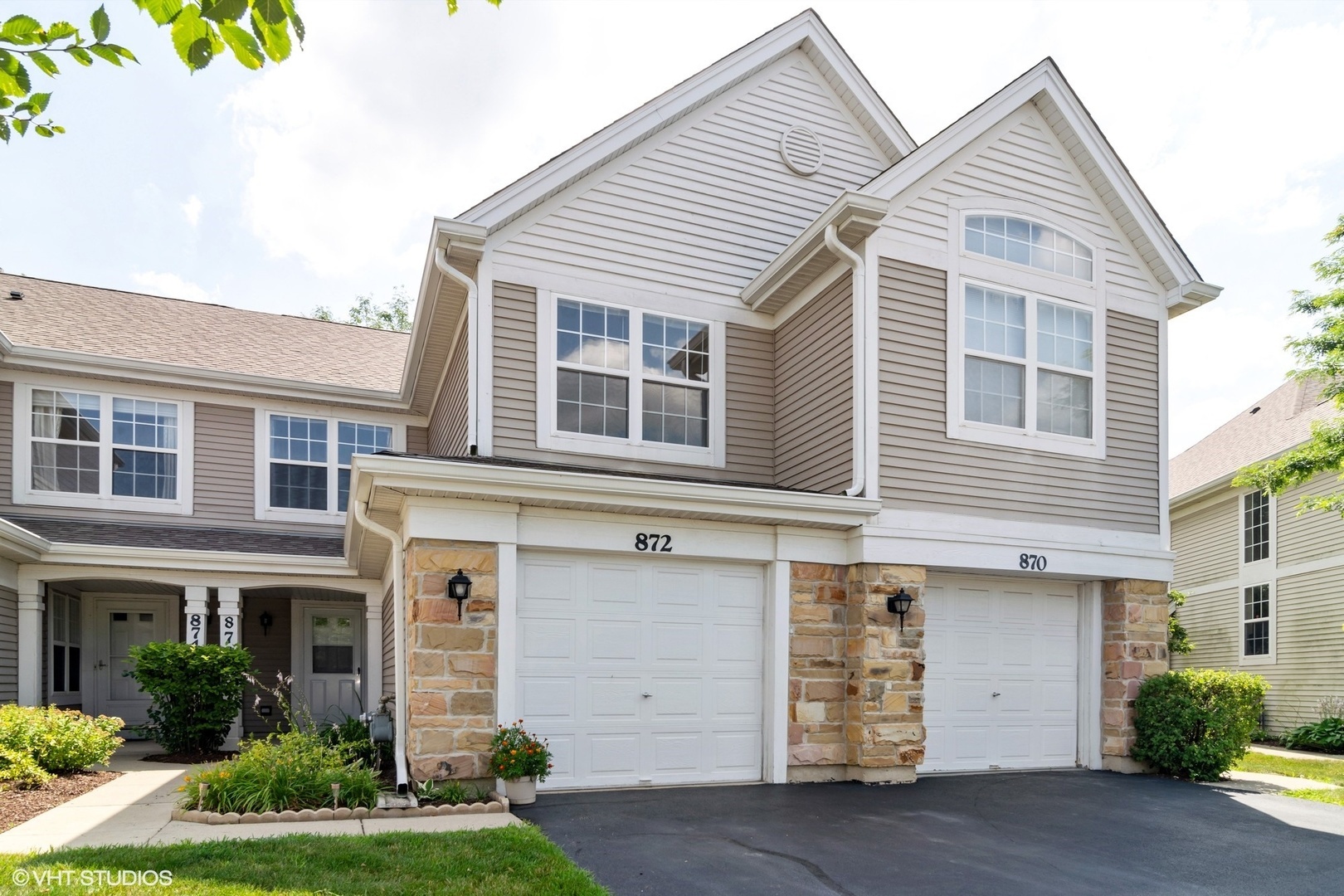 Property Photo: 872 Pembrook Court 0 IL 60188