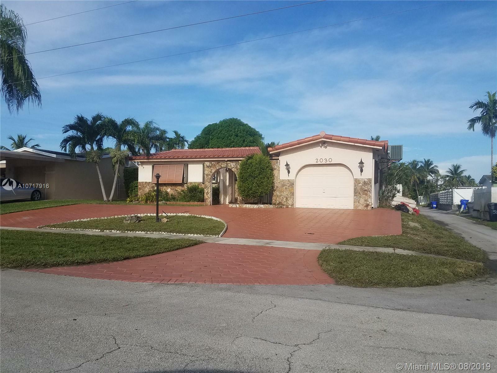 Property Photo:  2030 N 50th Ave  FL 33021 