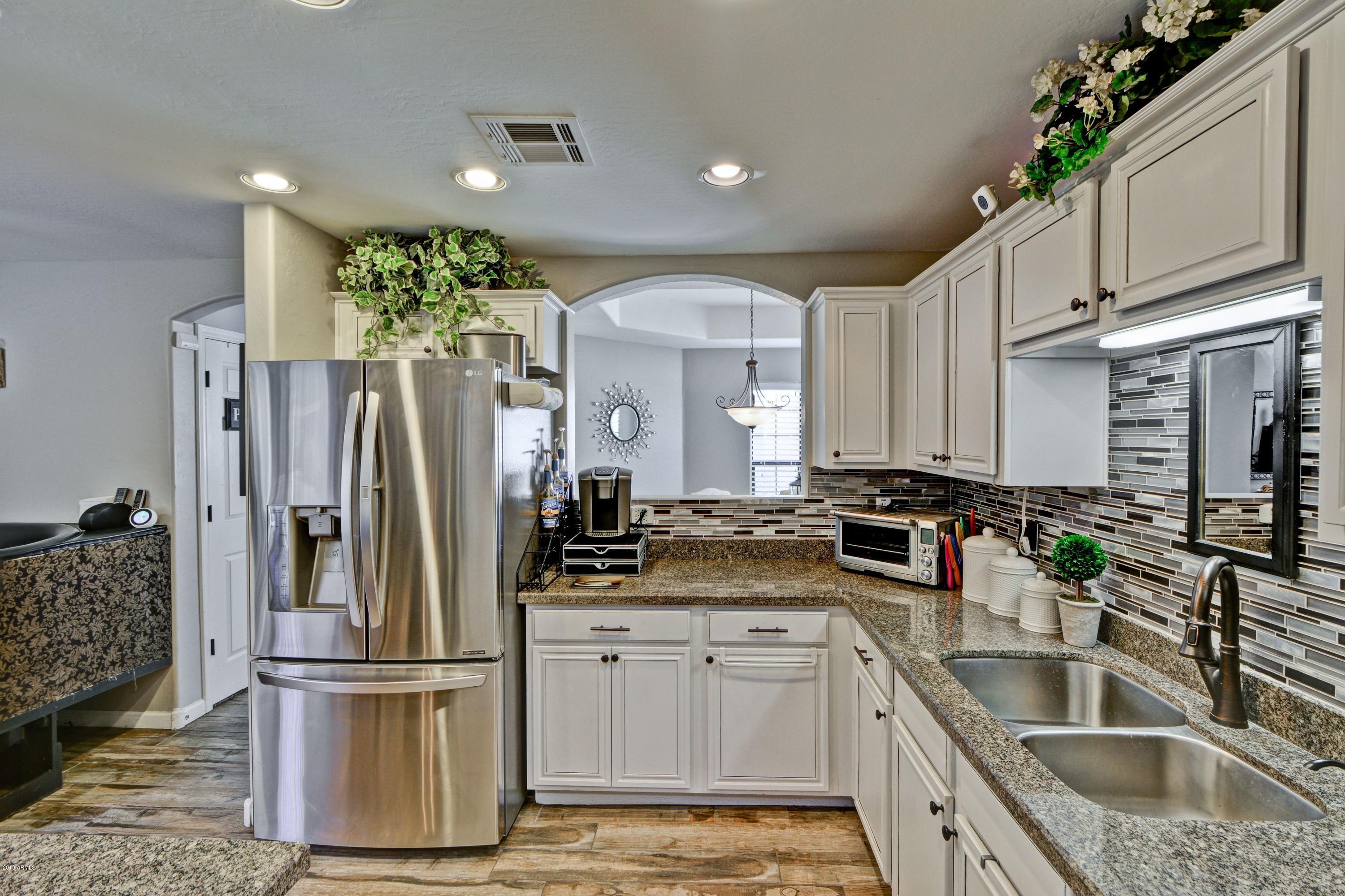 Property Photo: 7466 W Denaro Drive AZ 85308