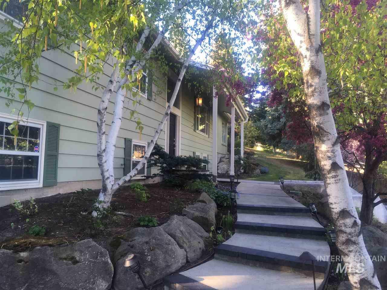 Property Photo:  817 Argyll Dr  ID 83702 