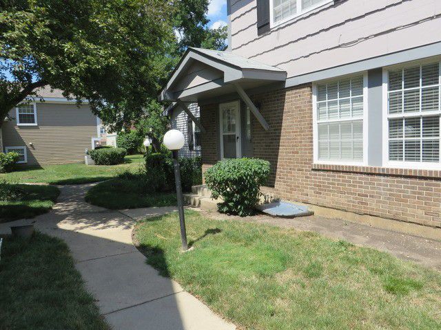 Property Photo:  412 Muirwood Court  IL 60061 