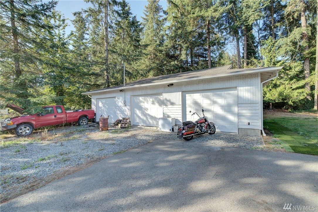 Property Photo:  19520 S Tapps Dr E  WA 98391 