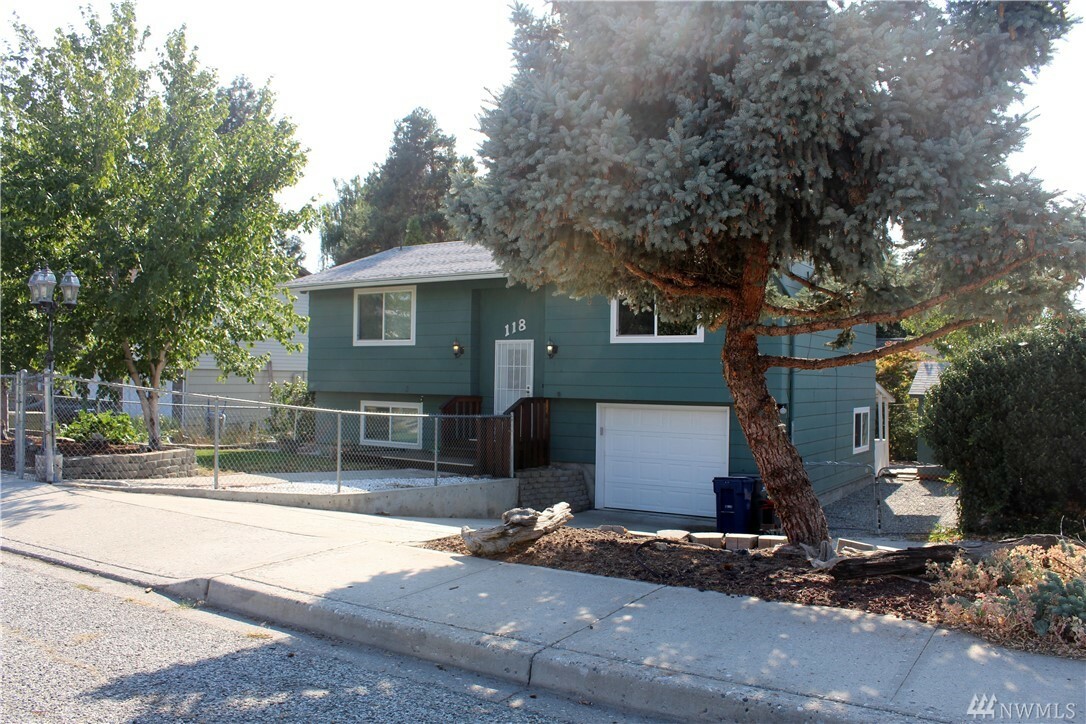 Property Photo: 118 Ridgemont Dr WA 98802