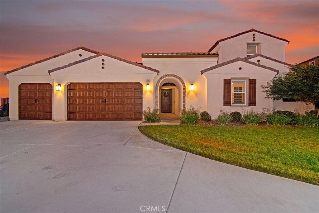 Property Photo: 12130 Cortona Place CA 92503