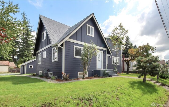 Property Photo:  208 M St NE  WA 98002 