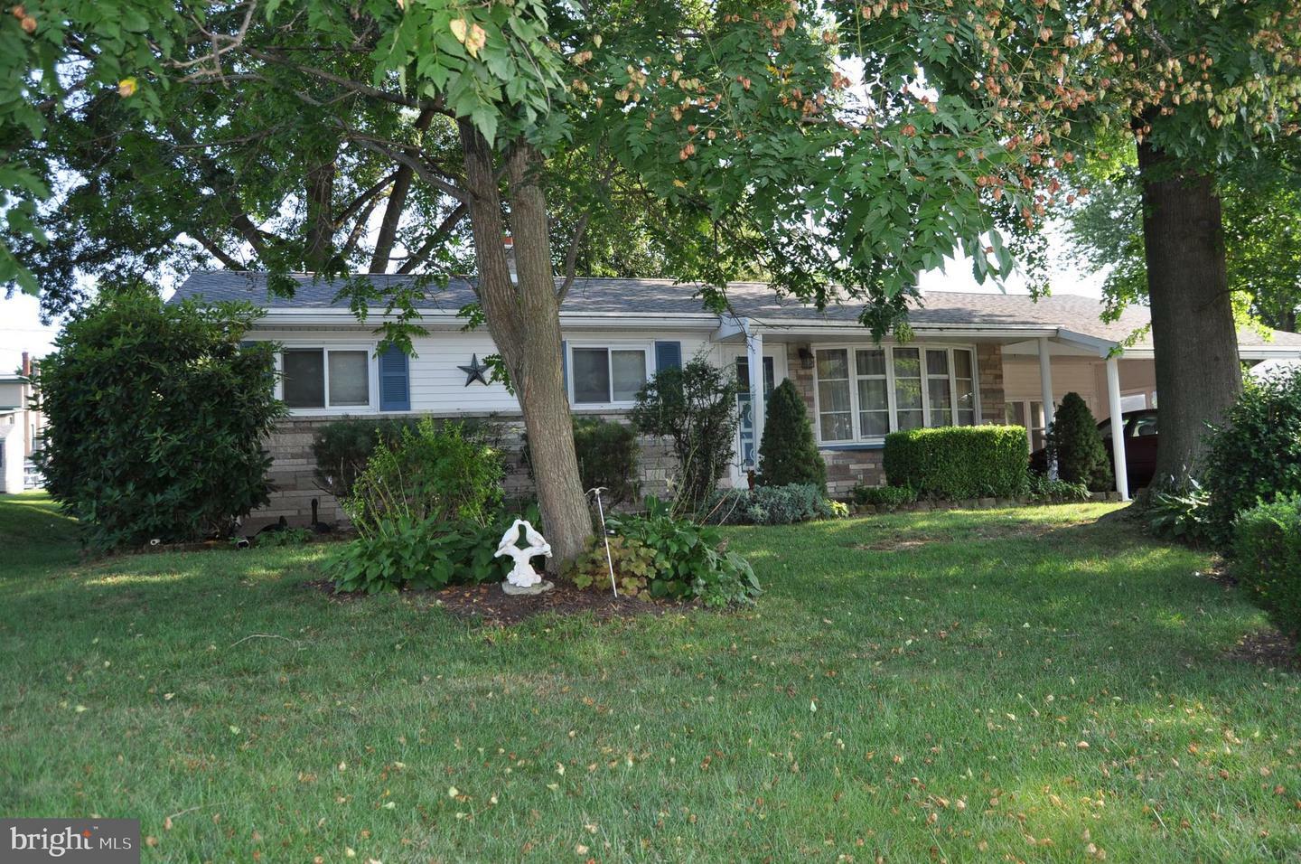 Property Photo:  907 Meadow Lane  PA 17061 