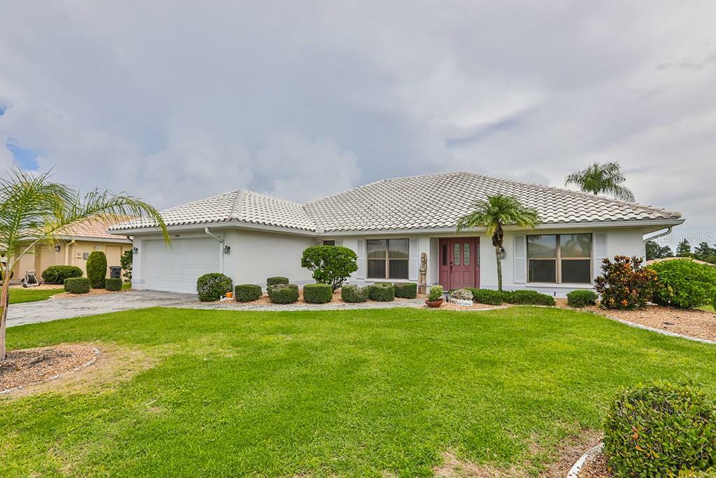 Property Photo:  1948 Wolf Laurel Drive  FL 33573 