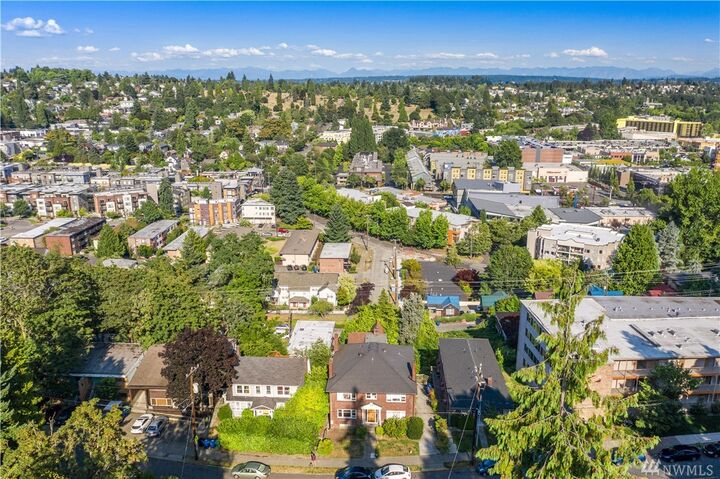 Property Photo: 5026 22nd Ave NE WA 98105