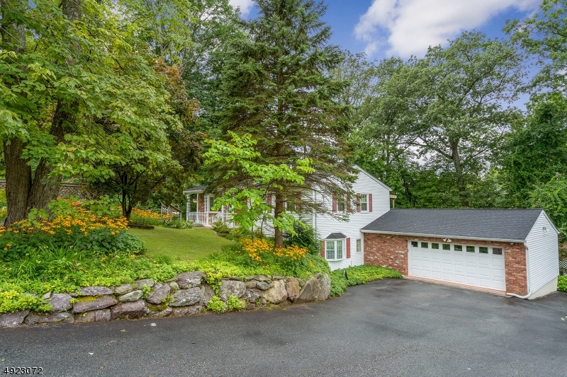 Property Photo:  48 Larchmont Dr  NJ 07421 